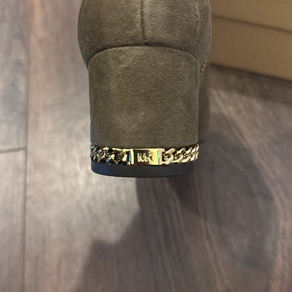 Michael Kors Suede Olive Ankle Boots Size 6. Brand New w/ Box - Picture 2 of 4